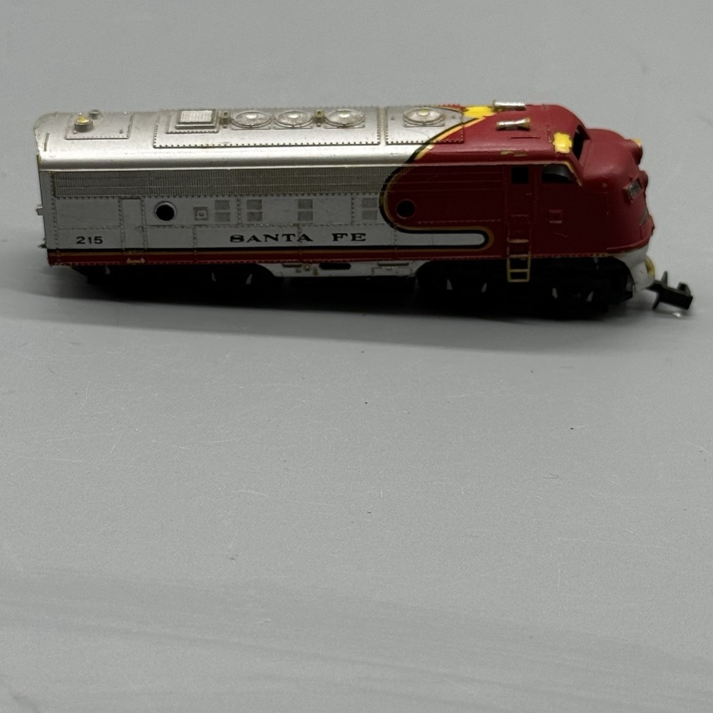 N Scale Bachmann Santa Fe F7A Diesel Locomotive 215 Works